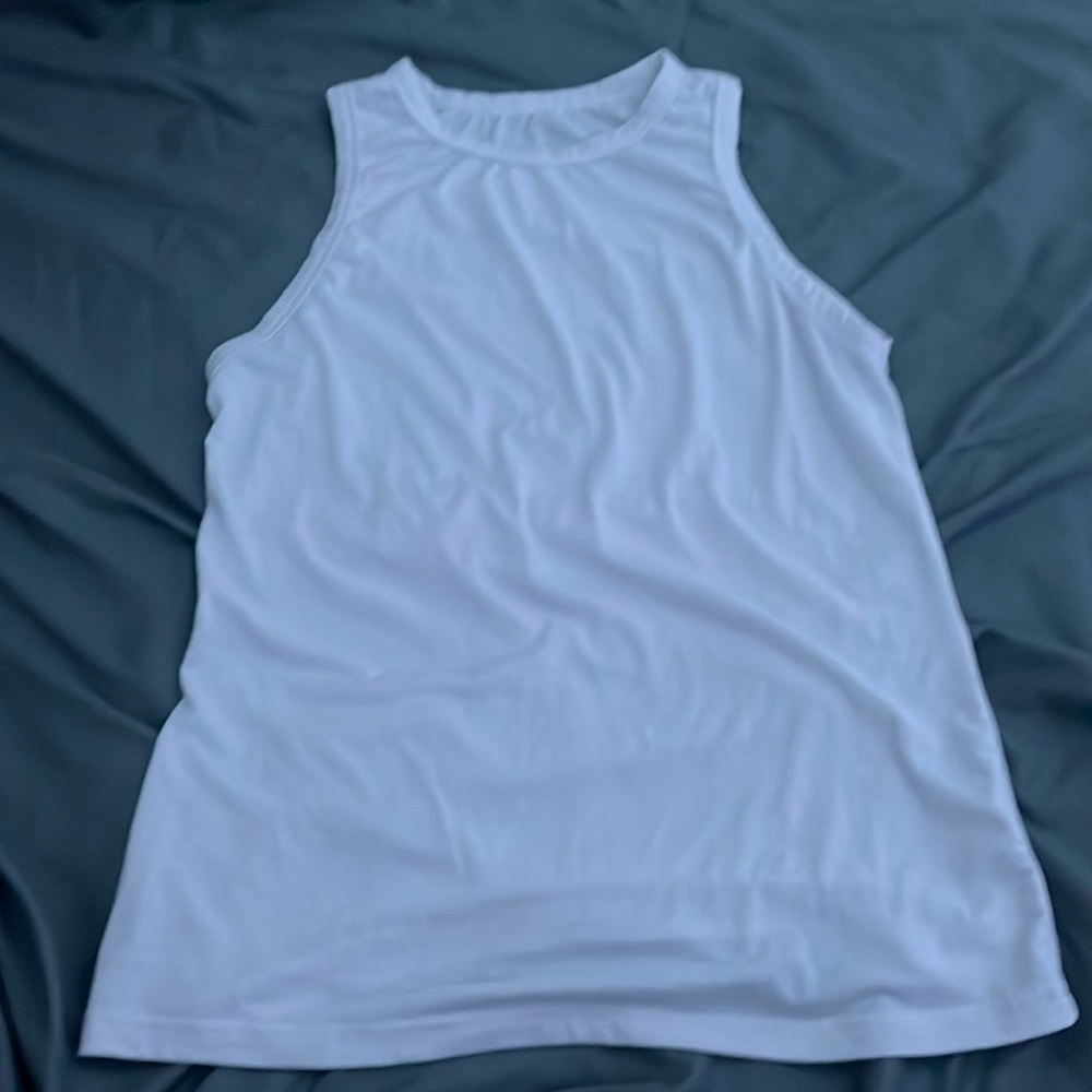 Size: Small. Color: White. Brand: unknown